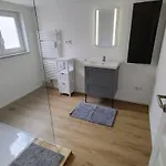 Resl - Geschmackvoll Renoviert & Zentral Im Historischen Schindelhaus 오버스타우펜