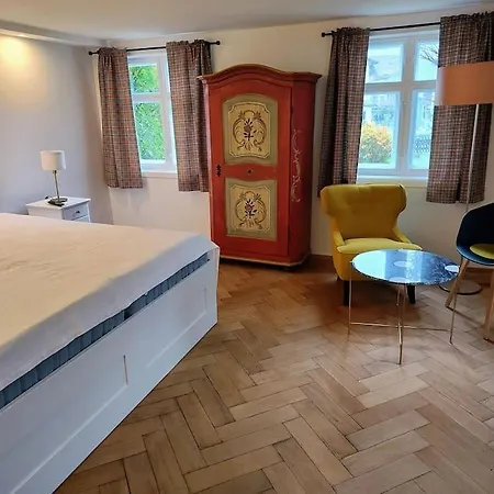 Resl - Geschmackvoll Renoviert & Zentral Im Historischen Schindelhaus *